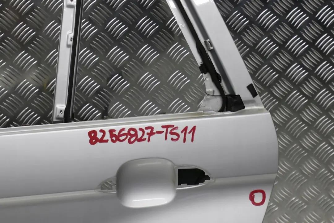 BMW X5 E53 11 Porta Posteriore Sinistra Argento-Titanio Titan - 354 - SKU 8256827-TS11 - Numero di parte 8256827