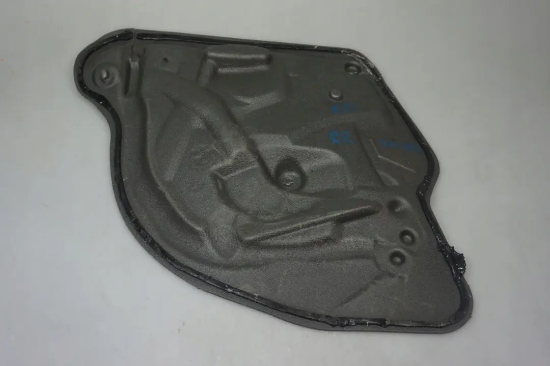 wygłuszenie drzwi prawy tył 7070364 do BMW 1 E87 o numerze 7160952 BMW 1 E87 wygłuszenie drzwi prawy tył 7070364 - SKU 7160952 - Numer Części 7160952