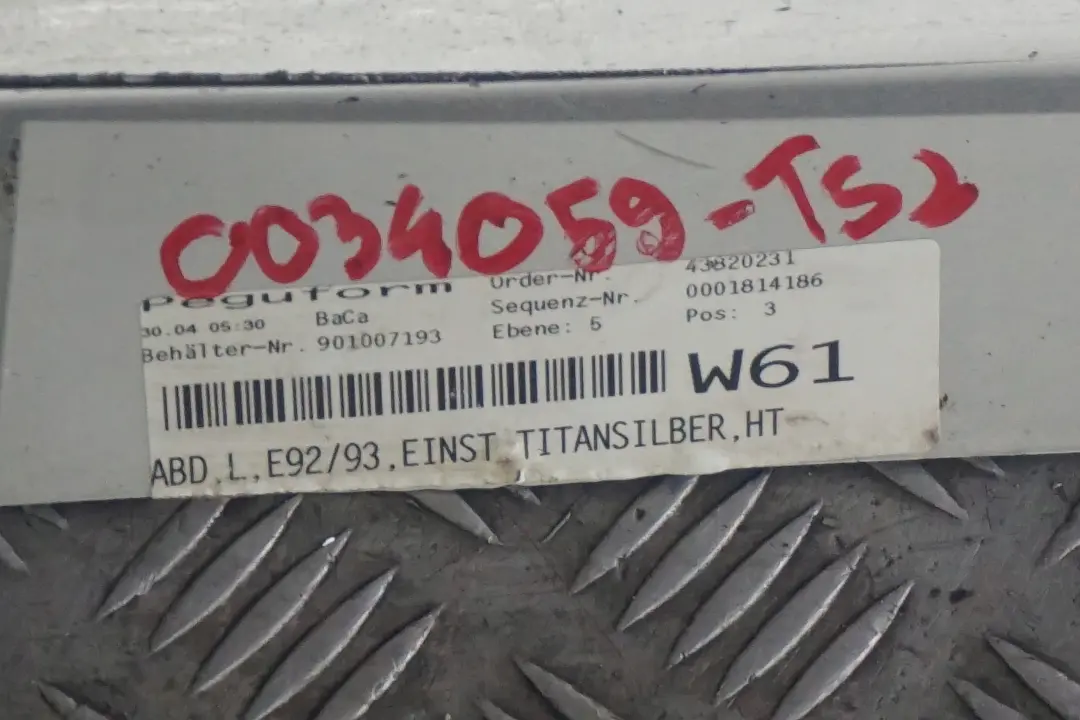 Listello Portiera Apertura Gonna SX Argento-Titanio Sliber 354 per BMW E92 E93 con numero di parte 0034059 BMW E92 E93 Listello Portiera Apertura Gonna SX Argento-Titanio Sliber 354 - SKU 0034059-TS2 - Numero di parte 0034059