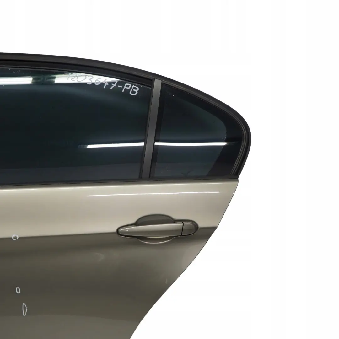Drzwi lewe tylne lewy tył Platinbronze do BMW 3 E90 o numerze 7203647 BMW 3 E90 Drzwi lewe tylne lewy tył Platinbronze - SKU 7203647-PB - Numer Części 7203647
