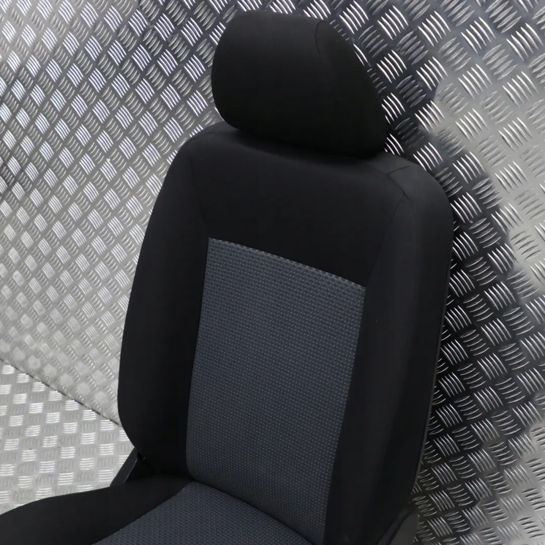  Mercedes-Benz W169 Tissu avant Droit Siege Noir / Anthracite - SKU A1699100047 - Numéro de pièce A1699100047