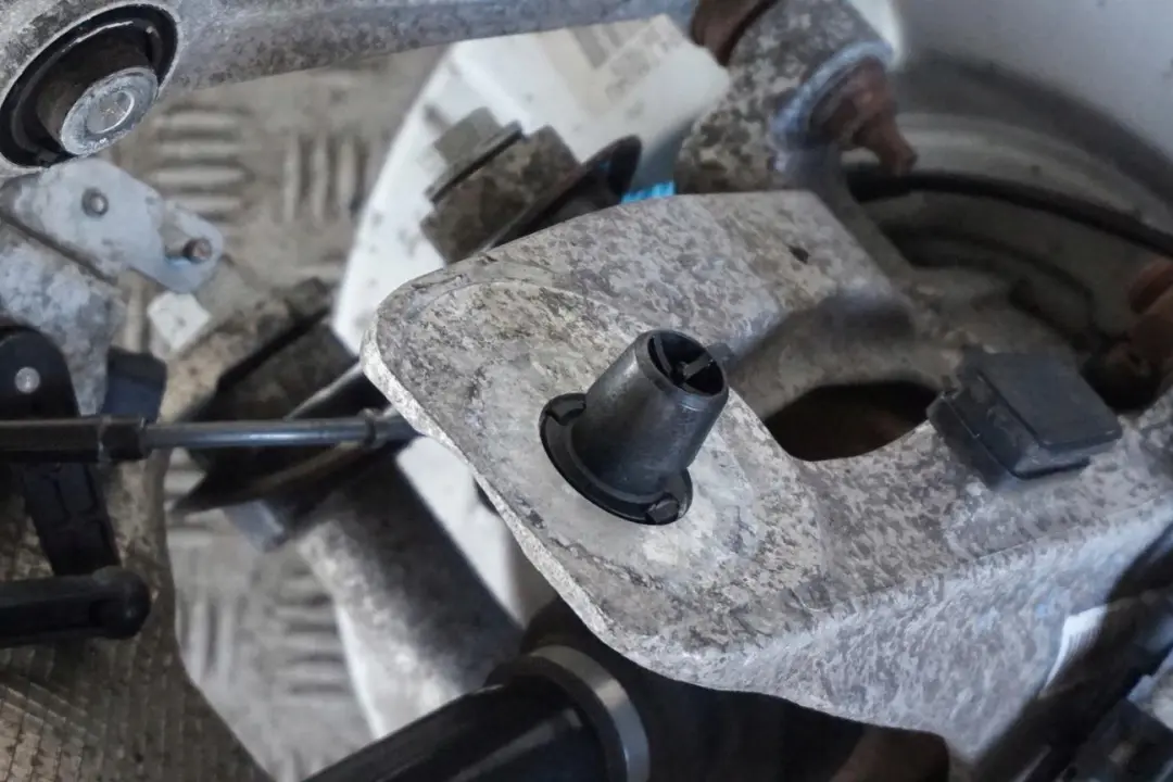 Break 530xd M57N2 231PS Kit Arbre de Sortie Pivotement Arriere Droite pour BMW E61 à propos du numéro de pièce 6770923 BMW E61 Break 530xd M57N2 231PS Kit Arbre de Sortie Pivotement Arriere Droite - SKU lhd-6770924-5 - Numéro de pièce 6770923