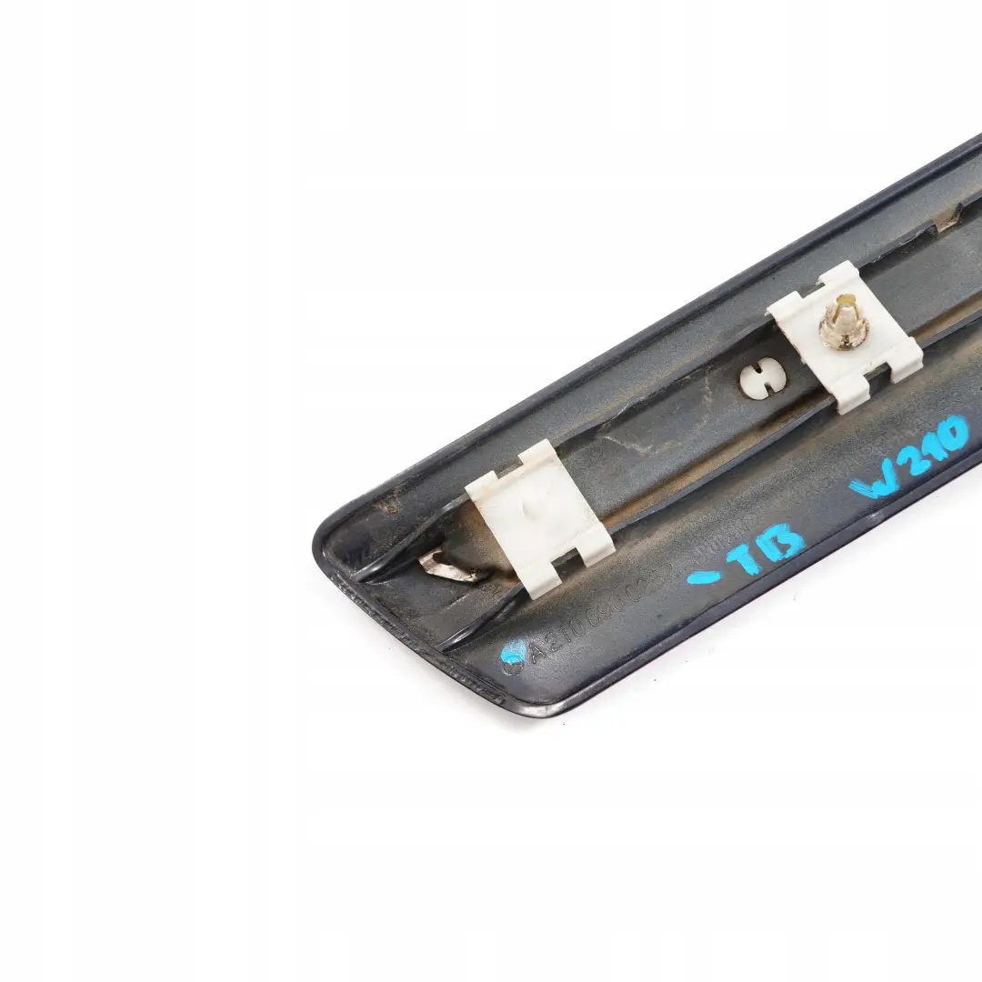 klasa W210 Listwa błotnika prawy przód do Mercedes E o numerze A2106900282 Mercedes E klasa W210 Listwa błotnika prawy przód - SKU A2106900282-TB - Numer Części A2106900282