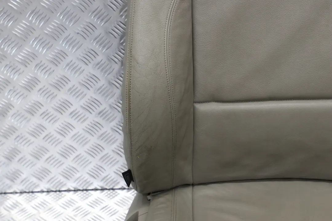 Fotel prawy przód skóra SPORT do BMW E88 CABRIO o numerze 7257490 BMW E88 CABRIO Fotel prawy przód skóra SPORT - SKU 7257490 - Numer Części 7257490