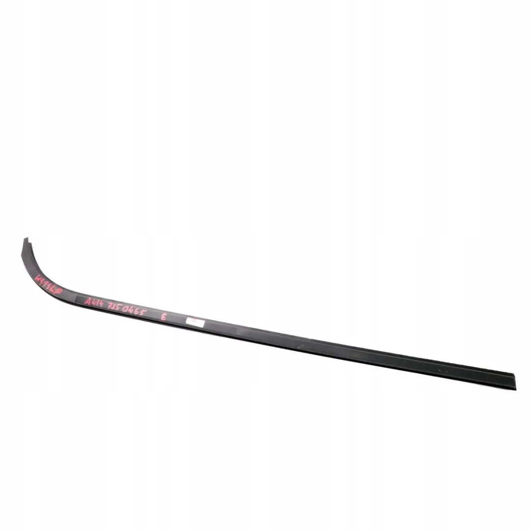 Mercedes-Benz W414 Baguette de Caisson Porte avant Gauche Joint pour à propos du numéro de pièce A4147250465 Mercedes-Benz W414 Baguette de Caisson Porte avant Gauche Joint - SKU A4147250465 - Numéro de pièce A4147250465
