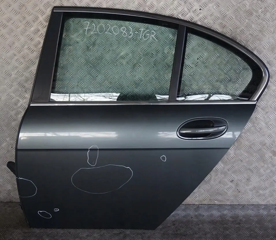 Porta Posteriore Sinistra Grigio Titanio Metallizzato - A36 per BMW E65 con numero di parte 7202083 BMW E65 Porta Posteriore Sinistra Grigio Titanio Metallizzato - A36 - SKU 7202083-TGR - Numero di parte 7202083