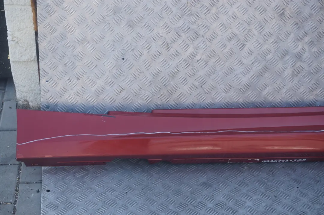BMW E81 E82 E88 Listello Portiera Apertura Gonna SX Rosso Sedona Rosso - SKU 0036143-SED - Numero di parte 0036143