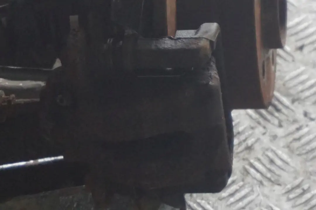 BMW E87 LCI 116i N43 1.6 Trasero Izquierdo Resorte Pierna Freno Suspensión Cubo - SKU 6774809-22 - Número de pieza 6774809