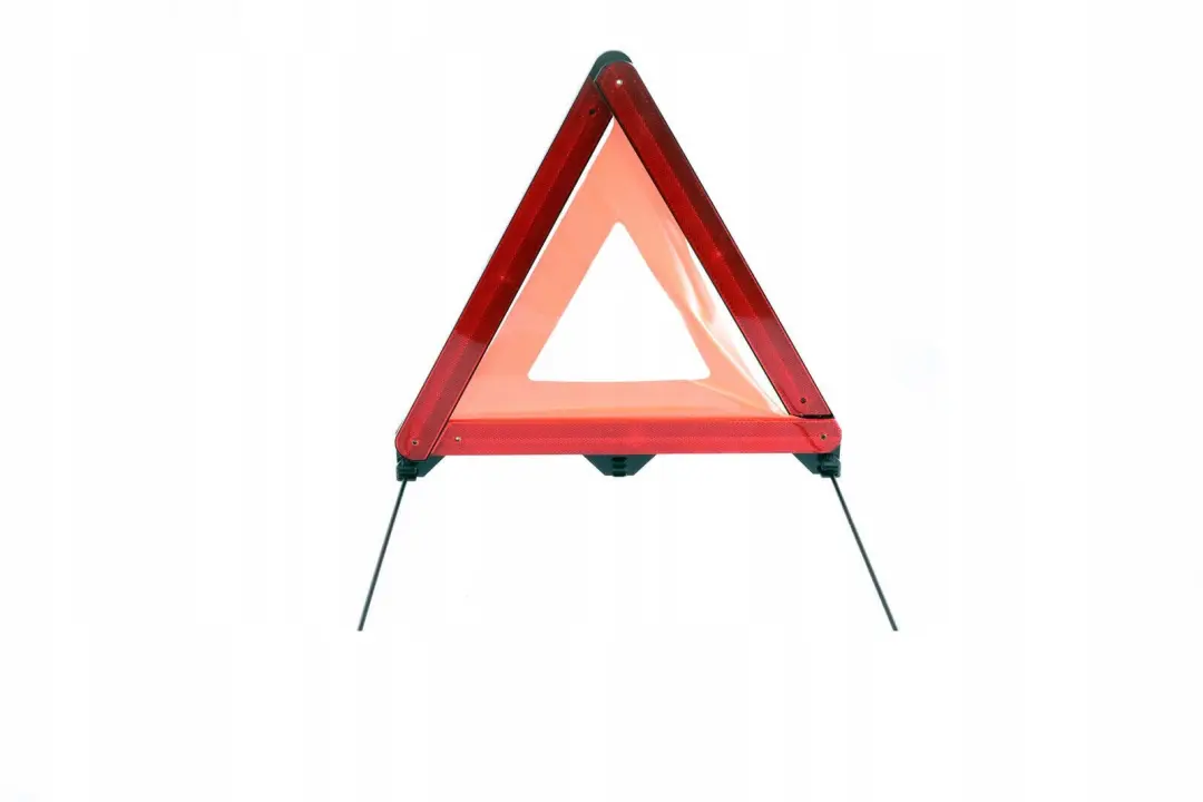 BMW E87 Recipiente Trangulo Advertencia Botiquin Primeros Axilios Tapa Maletero - SKU 7157114 - Número de pieza 51477157114