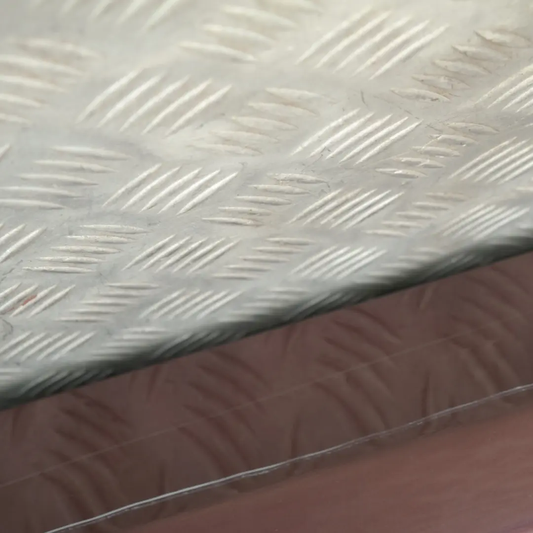 Bas de Porte Couverture Seuil Droite Rouge Barrique Rouge - A41 pour BMW 3 E90 E91 à propos du numéro de pièce 32950 BMW 3 E90 E91 Bas de Porte Couverture Seuil Droite Rouge Barrique Rouge - A41 - SKU 0032950-BAQ - Numéro de pièce 32950