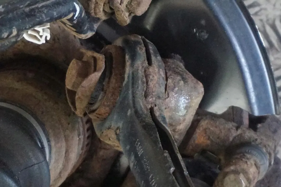 N45 Zwrotnica półoś lewa 116HP do BMW E87 116i o numerze 6774809 BMW E87 116i N45 Zwrotnica półoś lewa 116HP - SKU 6774809-7 - Numer Części 6774809