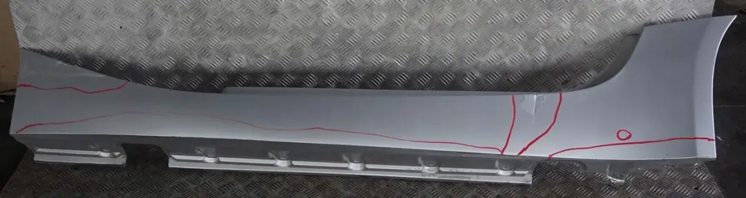 Izquierda Sill Tira lateral Faldon Panel Titansilber Plata - 354 para BMW Z4 E85 E86 con número de pieza 0031109 BMW Z4 E85 E86 Izquierda Sill Tira lateral Faldon Panel Titansilber Plata - 354 - SKU 0031109-TS1 - Número de pieza 0031109