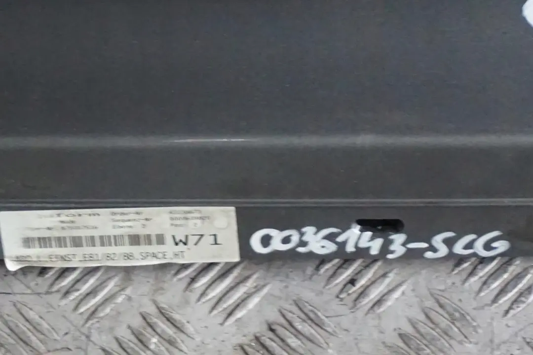 BMW E81 E82 E88 Listello Portiera Apertura Gonna SX Grigio Space Grigio - A52 - SKU 0036143-SCG - Numero di parte 0036143