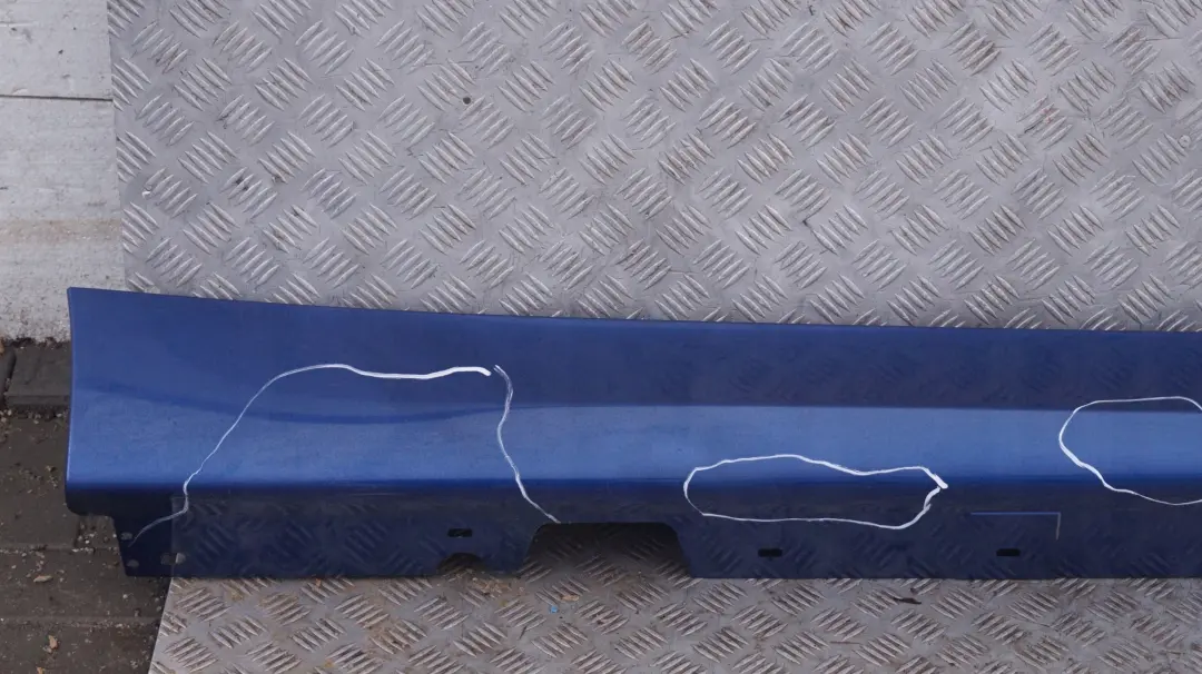 Sill Strip Side Skirt Right Montegoblau Blau Blue para BMW E90 E91 con número de pieza 51770032950 BMW E90 E91 Sill Strip Side Skirt Right Montegoblau Blau Blue - SKU 0032950-MTB2 - Número de pieza 51770032950