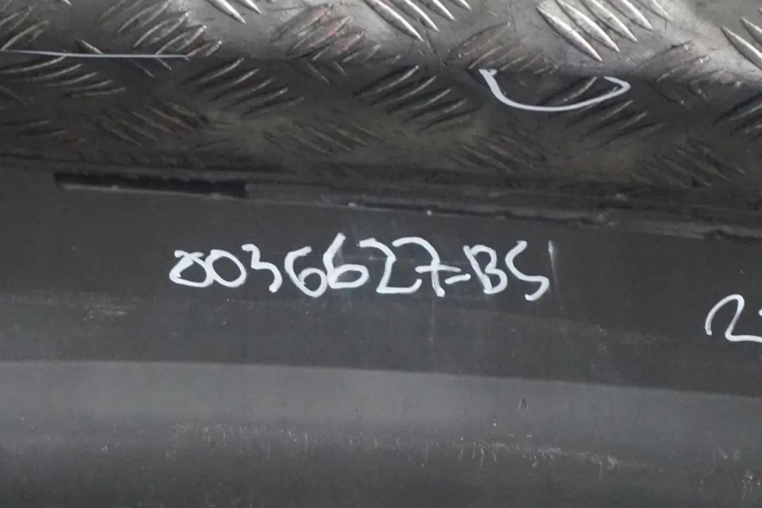 Zderzak tylny tył black saphire do BMW E82 E88 o numerze 0036627 BMW E82 E88 Zderzak tylny tył black saphire - SKU 0036627-BS - Numer Części 0036627