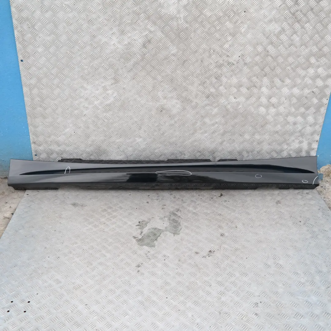 BMW E87 LCI E87N Sill Strip Faldón Lateral Izquierdo Schwarz 2 Negro II -668 - SKU 0036145-SCH1 - Número de pieza 51770036145