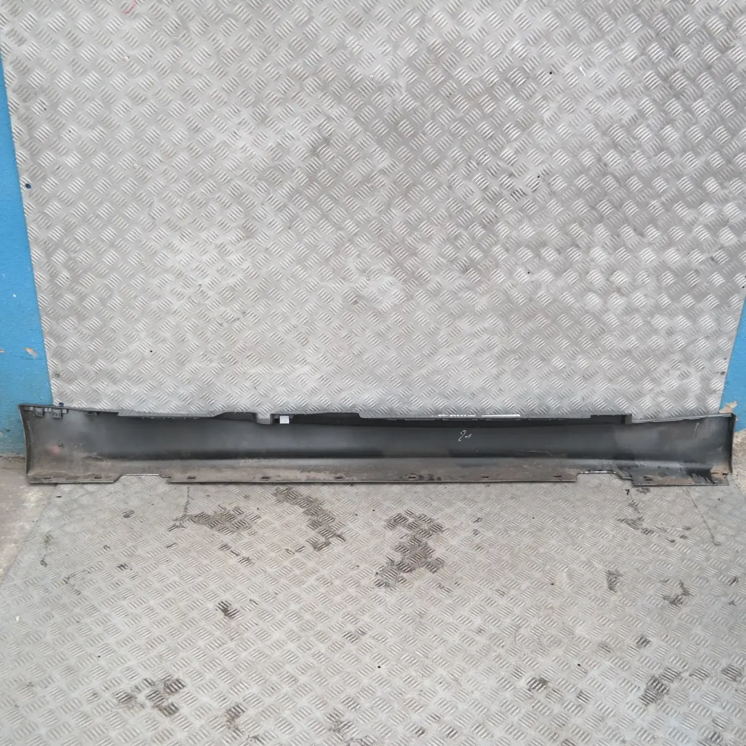 Nakładka próg lewy Quarzblau A18 do BMW E87 o numerze 32949 BMW E87 Nakładka próg lewy Quarzblau A18 - SKU 0032949-QB20 - Numer Części 32949