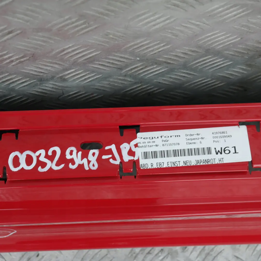 listwa nakładka próg prawy Japanrot 438 do BMW 1 E87 o numerze 32948 BMW 1 E87 listwa nakładka próg prawy Japanrot 438 - SKU 0032948-JR5 - Numer Części 32948