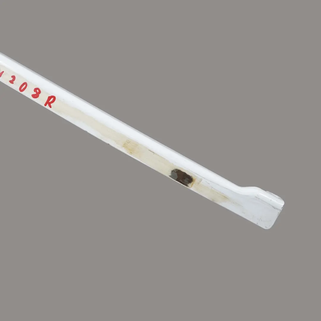 W208 Porta anteriore destra Finestrino Guida Striscia per Mercedes CLK con numero di parte A2087250230 Mercedes CLK W208 Porta anteriore destra Finestrino Guida Striscia - SKU A2087250230 - Numero di parte A2087250230