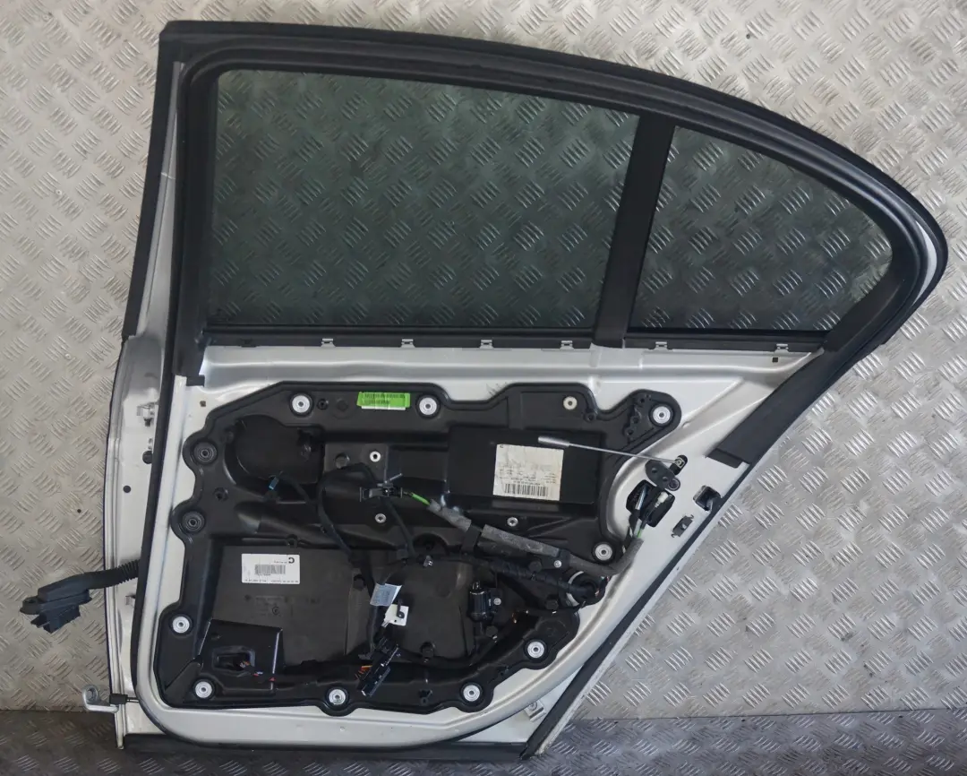 Beifahrer Tür hinten rechts Titansilber Silber Metallic für BMW 7 er E65 mit Teilenummer 7202084 BMW 7 er E65 Beifahrer Tür hinten rechts Titansilber Silber Metallic - SKU 7202084-TS2 - Teilenummer 7202084