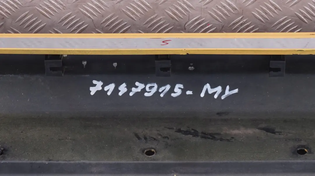 Listwa progu progowa lewa próg do MINI Cooper S R56 o numerze 7147915 MINI Cooper S R56 Listwa progu progowa lewa próg - SKU 7147915-MY - Numer Części 7147915