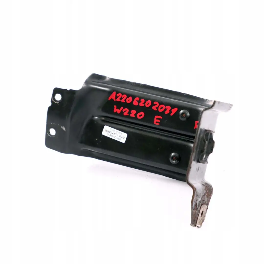 Mocowanie uchwyt pasa prawy przód do MERCEDES S W220 o numerze A2206202031 MERCEDES S W220 Mocowanie uchwyt pasa prawy przód - SKU A2206202031 - Numer Części A2206202031