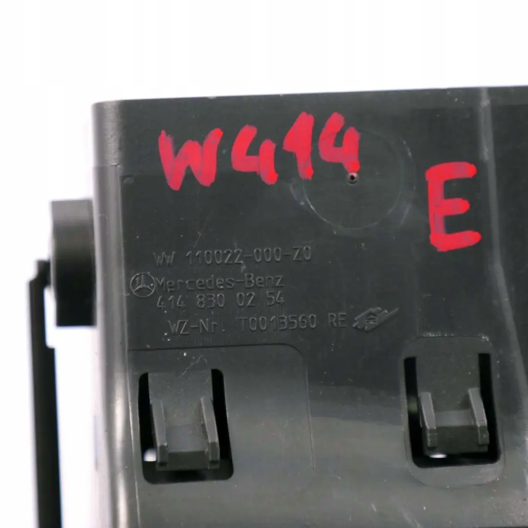 Mercedes-Benz W414 Tableau de Bord Buse D'Air Ventilation Droite pour à propos du numéro de pièce A4148300254 Mercedes-Benz W414 Tableau de Bord Buse D'Air Ventilation Droite - SKU A4148300254 - Numéro de pièce A4148300254