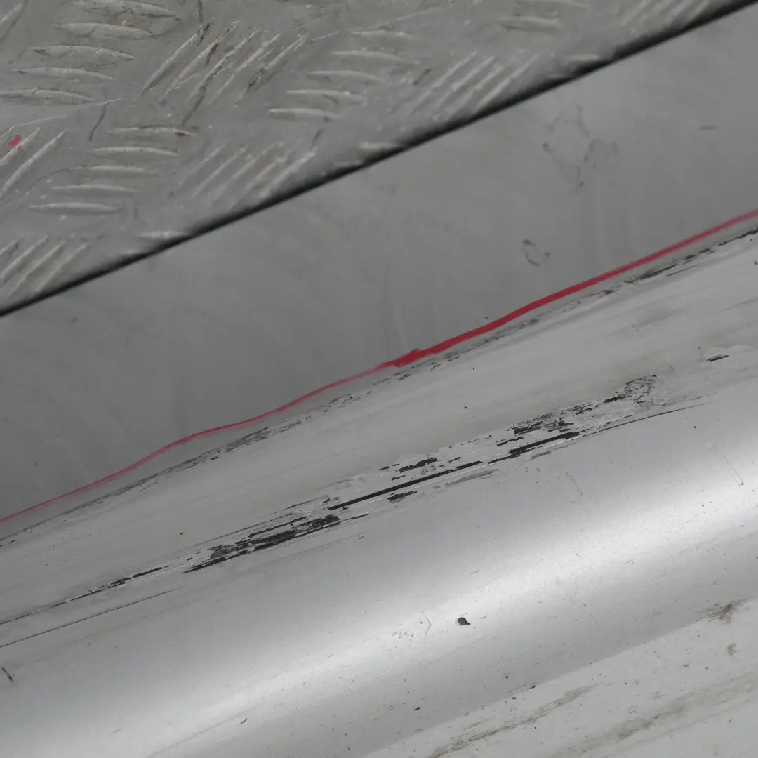 Sill Strip Faldón Lateral Izquierdo Titansilber Silver para BMW 1 E90 E91 con número de pieza 32951 BMW 1 E90 E91 Sill Strip Faldón Lateral Izquierdo Titansilber Silver - SKU 0032951-TS11 - Número de pieza 32951