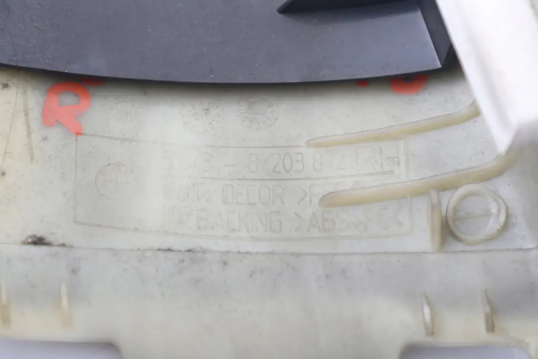 Capot Colonne Centre Haut Droit Sa Co-Pilote Noir pour BMW X5 E53 à propos du numéro de pièce 51438259820 BMW X5 E53 Capot Colonne Centre Haut Droit Sa Co-Pilote Noir - SKU 8259820 - Numéro de pièce 51438259820