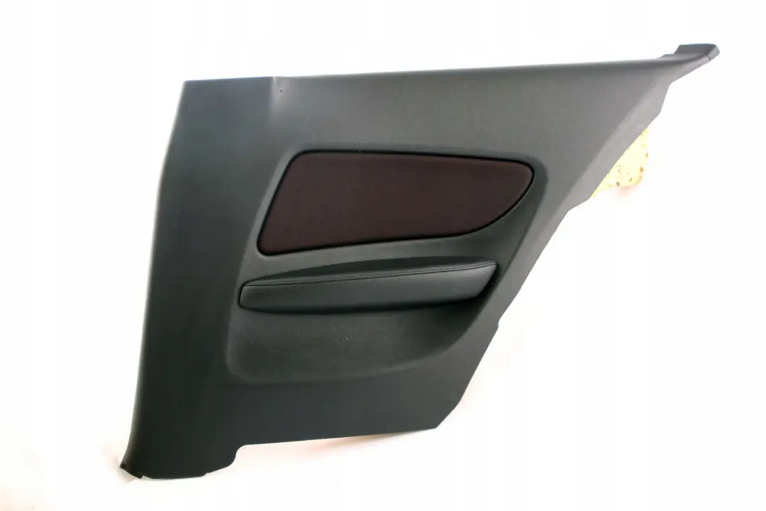 Tapicerka boczek drzwi prawy Cranberryrot do BMW E81 o numerze 9121324 BMW E81 Tapicerka boczek drzwi prawy Cranberryrot - SKU 9121324 - Numer Części 9121324