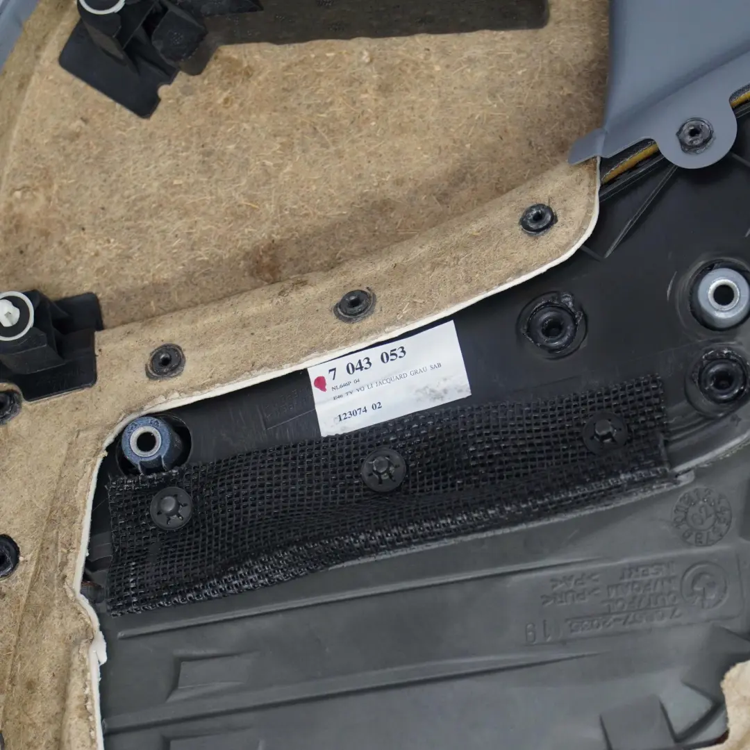 Combi Berline Panneau Portieres avant Gauche Tissu Jacquard Gris pour BMW E46 à propos du numéro de pièce 7043053 BMW E46 Combi Berline Panneau Portieres avant Gauche Tissu Jacquard Gris - SKU 7043053 - Numéro de pièce 7043053