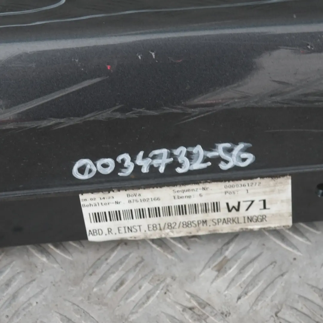 Listello Portiera Gonna Destra Frizzante Grafite - A22 per BMW E81 E82 M Sport con numero di parte 34732 BMW E81 E82 M Sport Listello Portiera Gonna Destra Frizzante Grafite - A22 - SKU 0034732-SG - Numero di parte 34732
