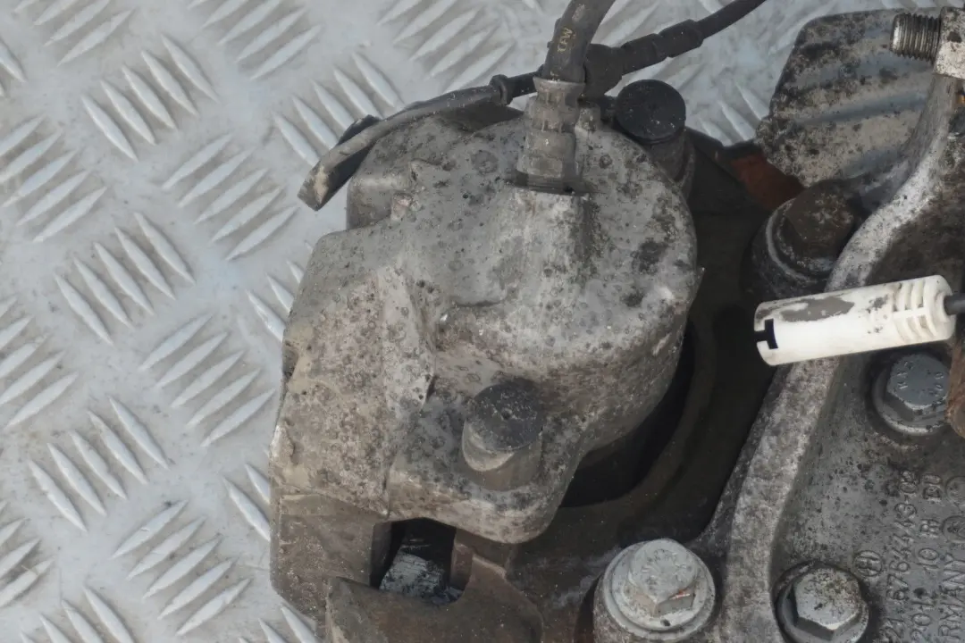 Amortyzator zwrotnica lewa do BMW E90 330i SPORT o numerze 8036553 BMW E90 330i SPORT Amortyzator zwrotnica lewa - SKU 8036553-1 - Numer Części 8036553