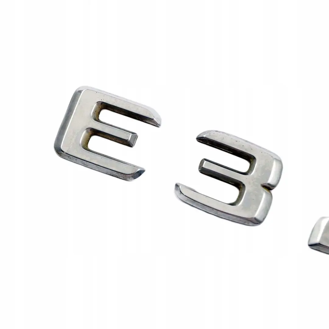 Kofferraum Heckklappe aufgeklebt Emblem Schriftzug E320 für Mercedes W210 W211 mit Teilenummer A1248175815 Mercedes W210 W211 Kofferraum Heckklappe aufgeklebt Emblem Schriftzug E320 - SKU A1248175815 - Teilenummer A1248175815