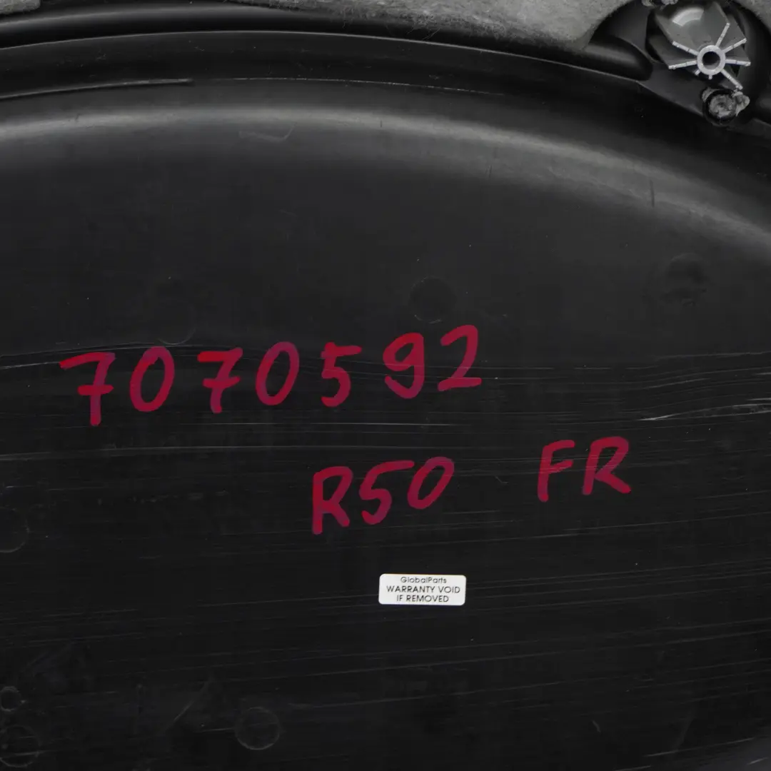 Türverkleidung Dekor Vorne Rechts Silber Grau Stoff Kaleido für BMW Mini R50 mit Teilenummer 7070592 BMW Mini R50 Türverkleidung Dekor Vorne Rechts Silber Grau Stoff Kaleido - SKU 7070592 - Teilenummer 7070592