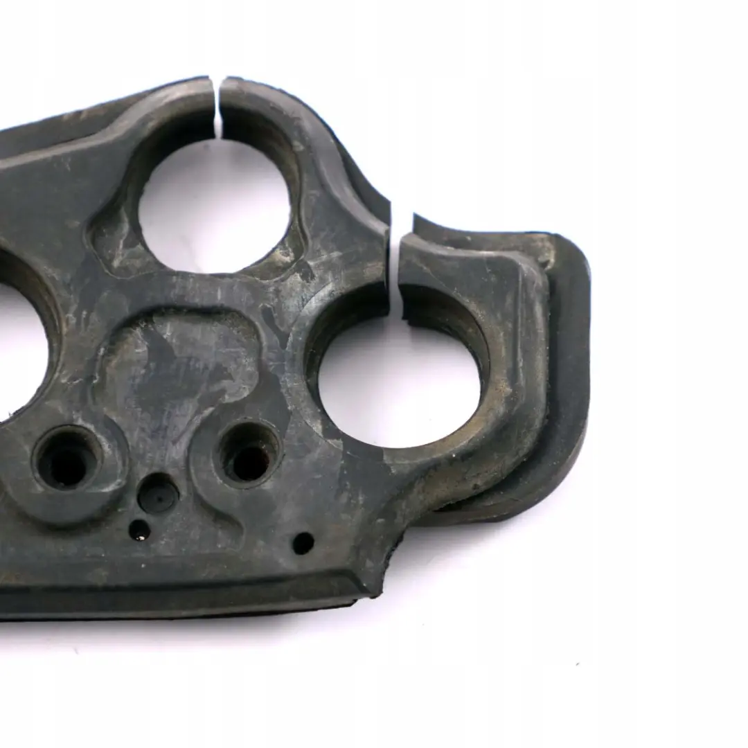 Guarnizione Grommet Aria Condizionata Pompa Acqua per BMW E60 E61 E63 E64 con numero di parte 6915171 BMW E60 E61 E63 E64 Guarnizione Grommet Aria Condizionata Pompa Acqua - SKU 6915171 - Numero di parte 6915171