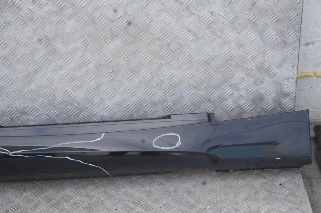 Bas de Porte Couverture Seuil Droite Noir Sapphire pour BMW E87 LCI M Sport à propos du numéro de pièce 33556 BMW E87 LCI M Sport Bas de Porte Couverture Seuil Droite Noir Sapphire - SKU 0033556-BS2 - Numéro de pièce 33556