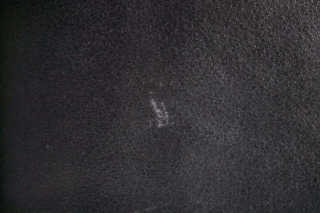 Posteriore Sedile Destra Schienale Fodera Pelle Pearl Nero per BMW E65 E66 E67 con numero di parte 7110184 BMW E65 E66 E67 Posteriore Sedile Destra Schienale Fodera Pelle Pearl Nero - SKU 7110184 - Numero di parte 7110184