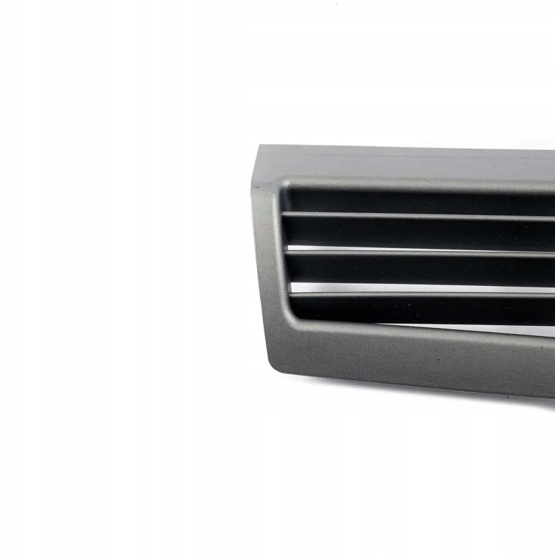 Apertura Griglia Destro Nero per BMW E65 E66 con numero di parte 6913340 BMW E65 E66 Apertura Griglia Destro Nero - SKU 6913340 - Numero di parte 6913340