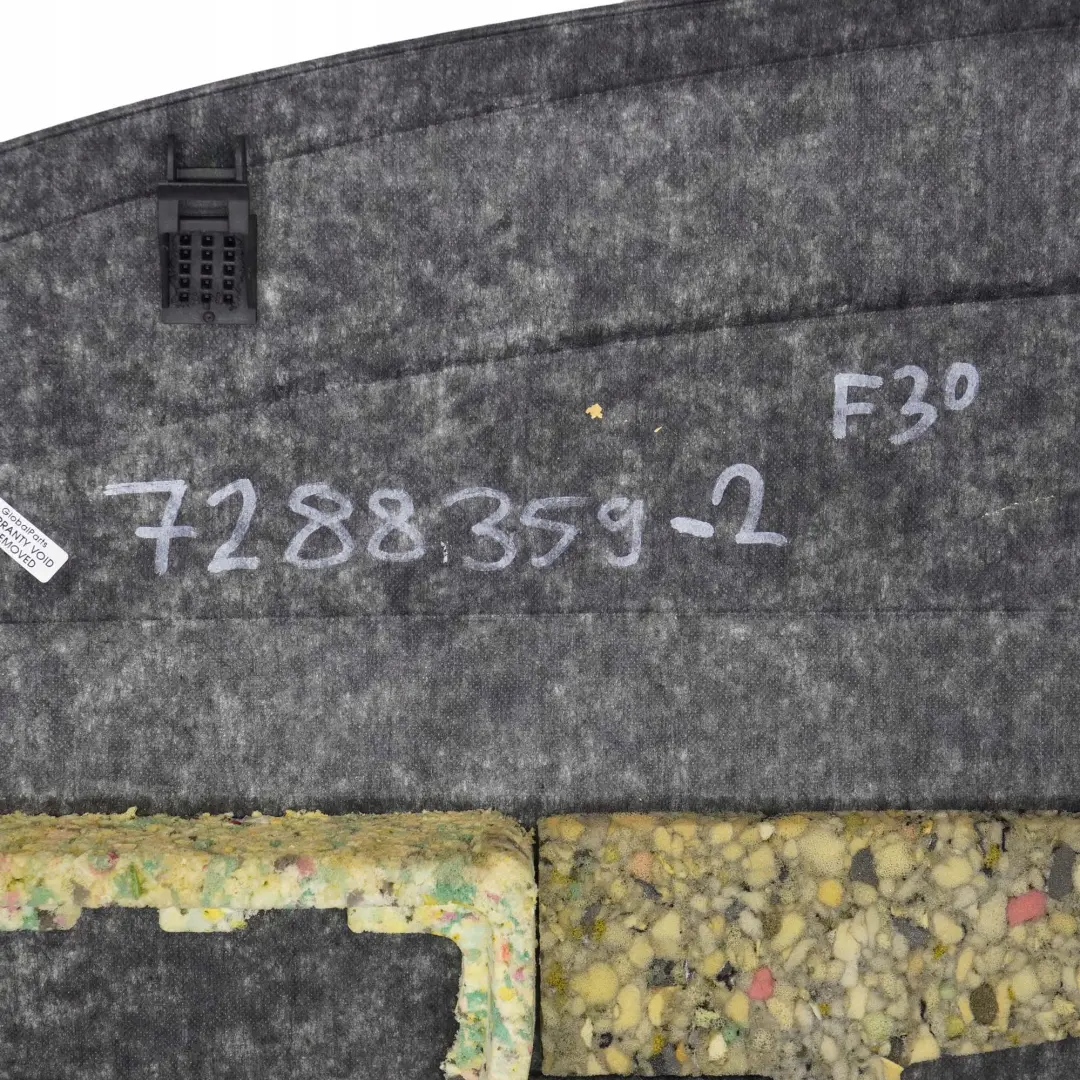 Fondo Scomparto Copertura Nera Hinterfenster per BMW F30 F80 M3 2 con numero di parte 7288359 BMW F30 F80 M3 2 Fondo Scomparto Copertura Nera Hinterfenster - SKU 7288359-2 - Numero di parte 7288359