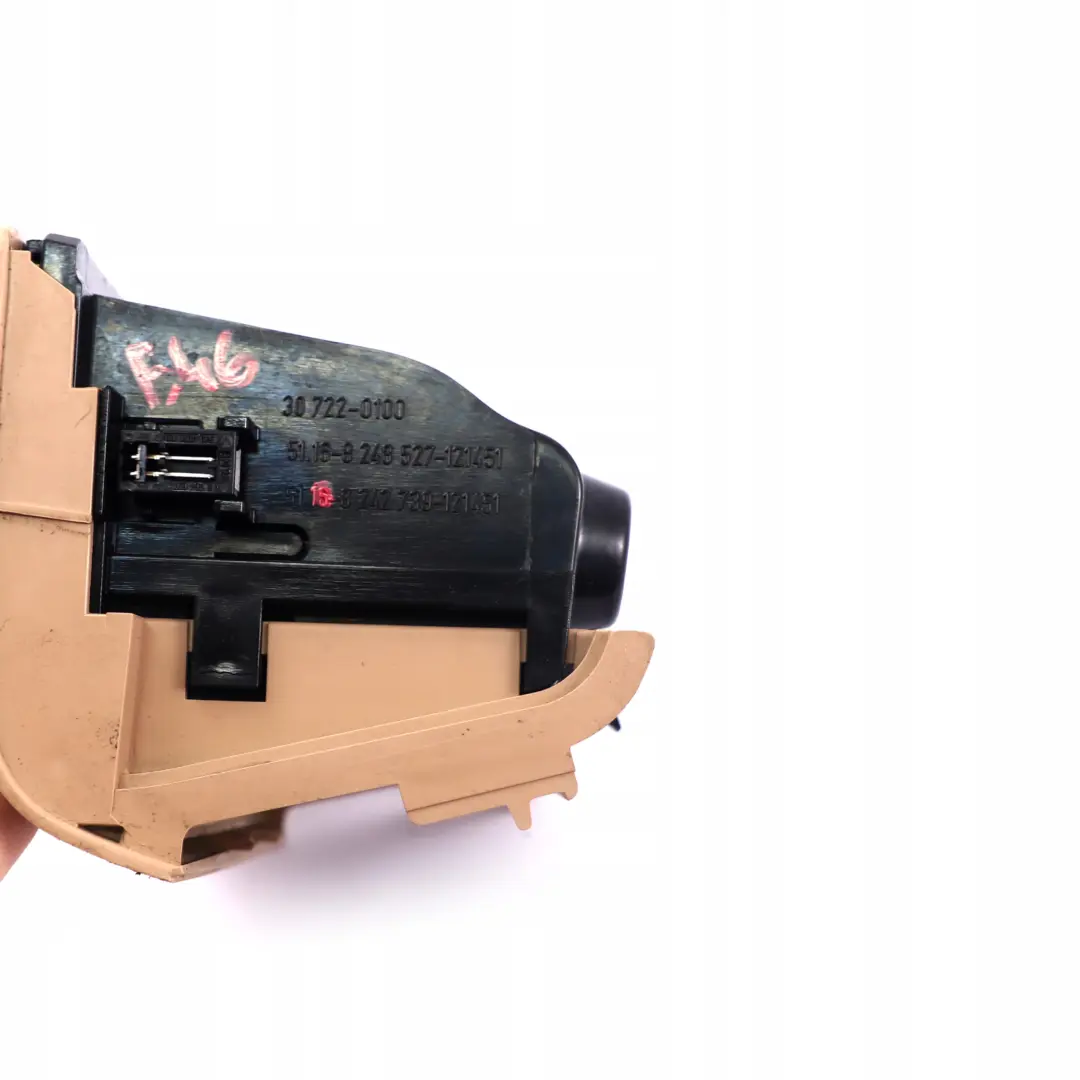 Embellecedor cenicero consola central traseraBMW E46 beige claro para con número de pieza 8242739 Embellecedor cenicero consola central traseraBMW E46 beige claro - SKU 8242739 - Número de pieza 8242739