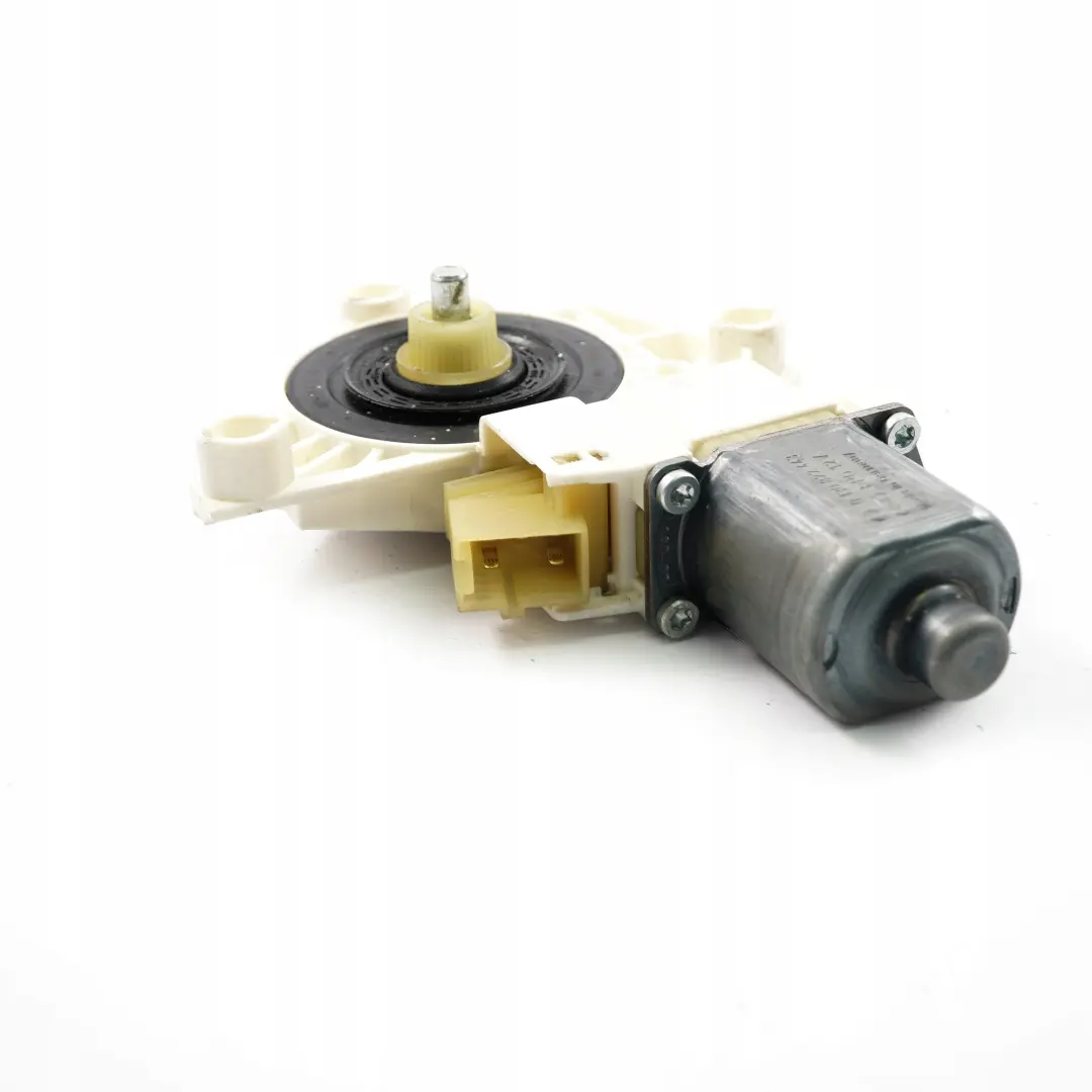 Mercedes-Benz C E W204 W212 Motor elevalunas trasero derecho para con número de pieza A2048200642 Mercedes-Benz C E W204 W212 Motor elevalunas trasero derecho - SKU A2048200642 - Número de pieza A2048200642