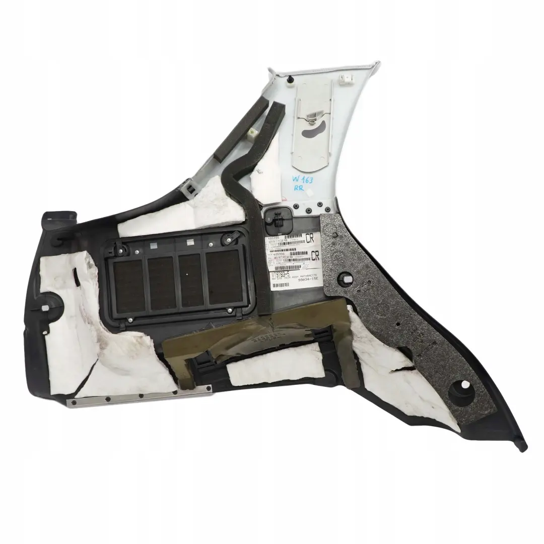 Tapicerka boczek bagażnika prawy do MERCEDES ML W163 o numerze A1636901853 MERCEDES ML W163 Tapicerka boczek bagażnika prawy - SKU A1636901853 - Numer Części A1636901853