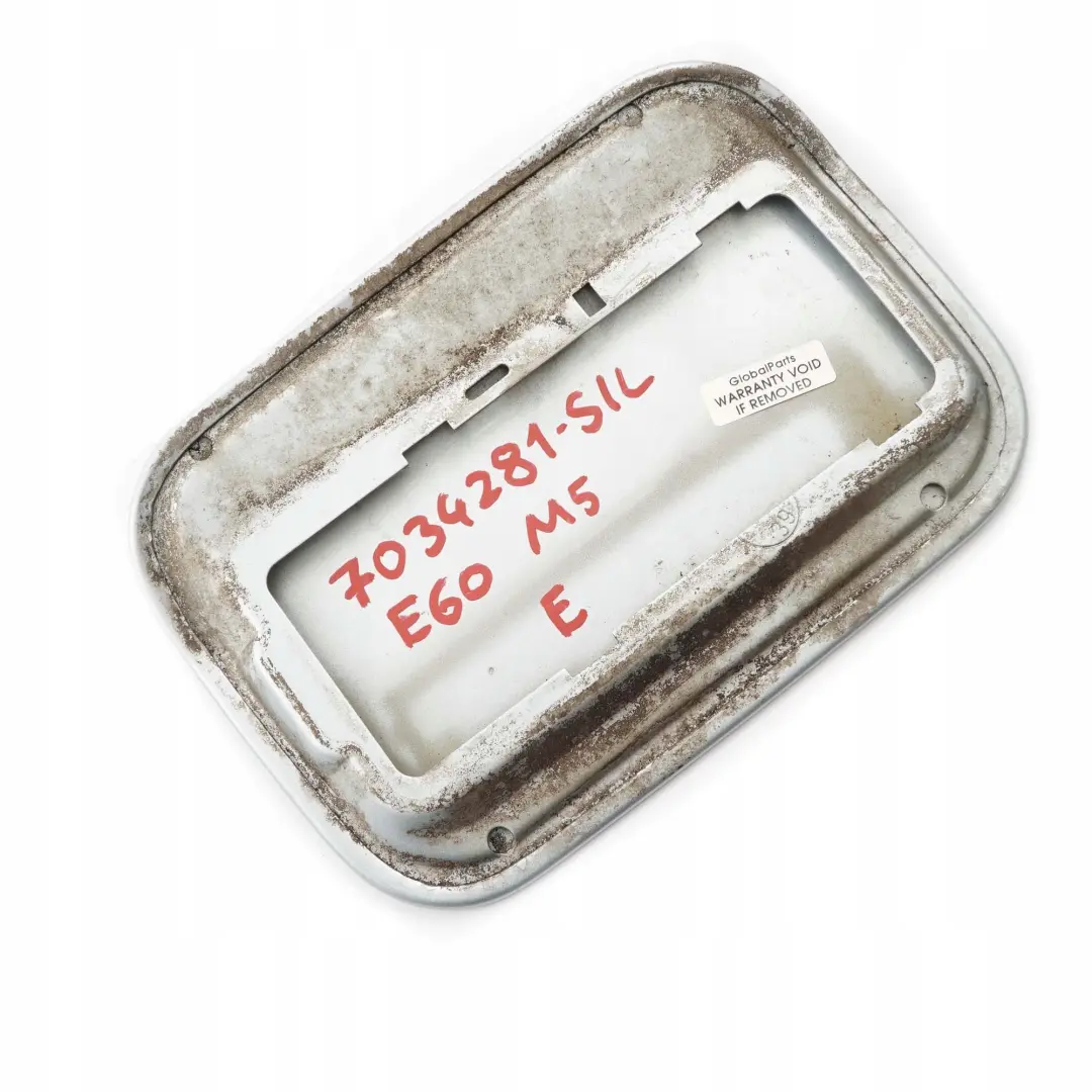 Tapa De llenado De combustible Flap Silver Silverstone Metallic - A29 para BMW E60 M5 con número de pieza 7034281 BMW E60 M5 Tapa De llenado De combustible Flap Silver Silverstone Metallic - A29 - SKU 7034281-SIL - Número de pieza 7034281