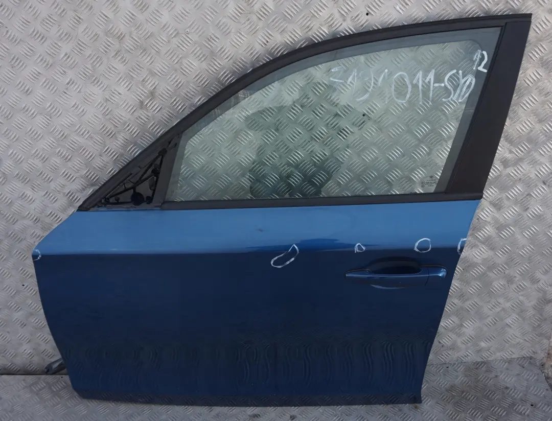 Puerta Delantera Izquierda Sydney Blau Azul - A19 para BMW E87 E87N LCI con número de pieza 7191011 BMW E87 E87N LCI Puerta Delantera Izquierda Sydney Blau Azul - A19 - SKU 7191011-SYD12 - Número de pieza 7191011