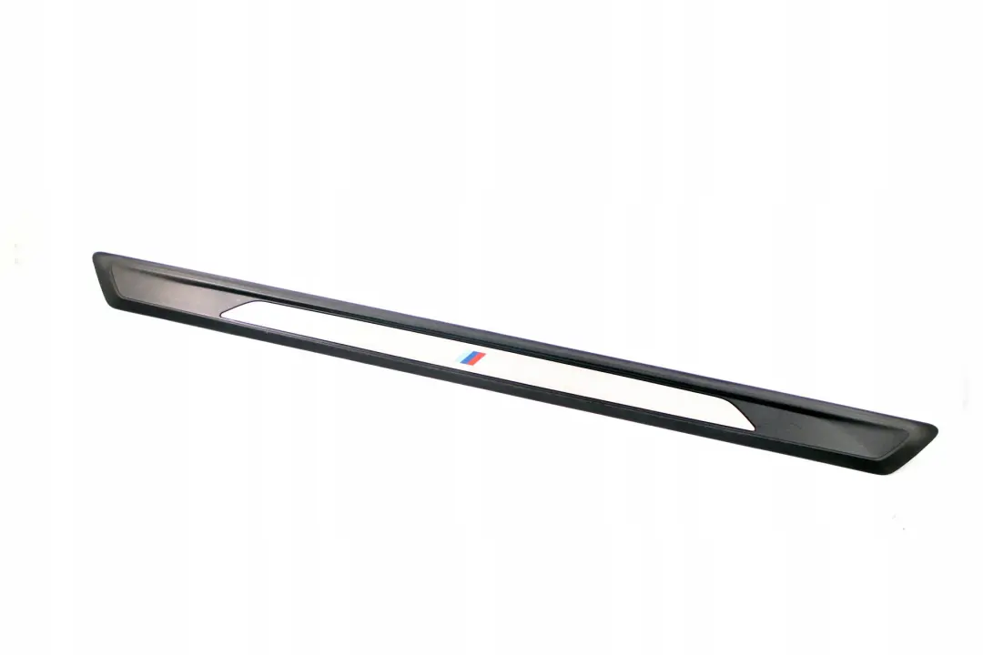 Pakiet Listwa Nakładka Progowa do BMW F21 F22 LCI M o numerze 8055499 BMW F21 F22 LCI M Pakiet Listwa Nakładka Progowa - SKU 8055499 - Numer Części 8055499