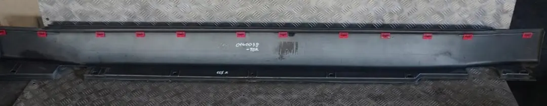 Schwellerleiste Blende Schweller Rechts Titangrau Titan Grau 892 für BMW 7 er E65 mit Teilenummer 0140038 BMW 7 er E65 Schwellerleiste Blende Schweller Rechts Titangrau Titan Grau 892 - SKU 0140038-TGR - Teilenummer 0140038