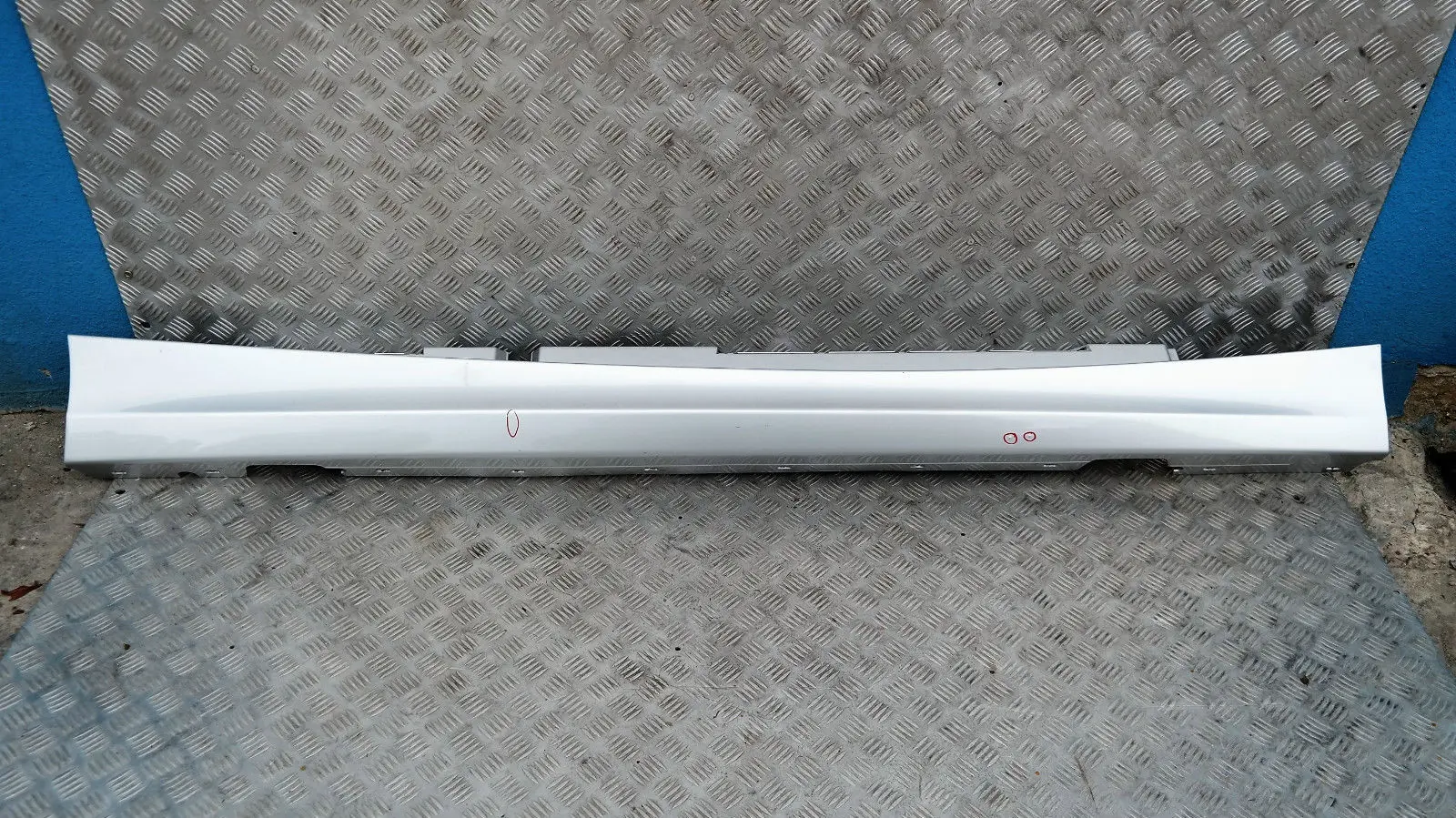 BMW 8 E87N LCI Sill strip side skirt right Titansilber Silver 354