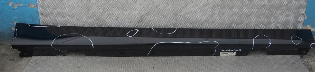 listwa nakładka próg prawy schwarz II do BMW E90 E91 o numerze 0032950 BMW E90 E91 listwa nakładka próg prawy schwarz II - SKU 0032950-SCH16 - Numer Części 0032950