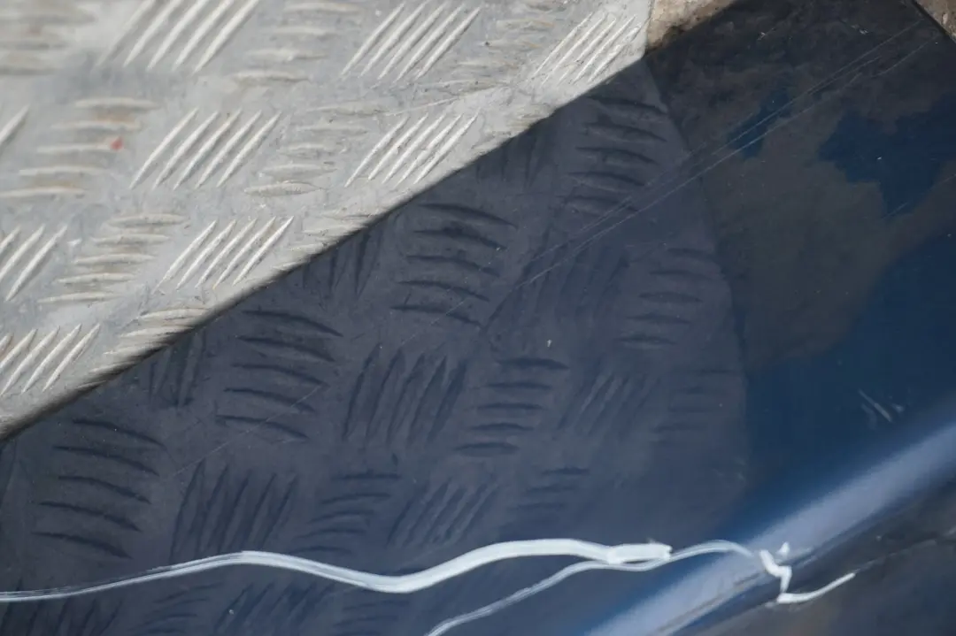 Schwellerleiste Blende Schweller links Mysticblau Blau Metallic für BMW 3 E90 E91 1 mit Teilenummer 0032951 BMW 3 E90 E91 1 Schwellerleiste Blende Schweller links Mysticblau Blau Metallic - SKU 0032951-MYS1 - Teilenummer 0032951